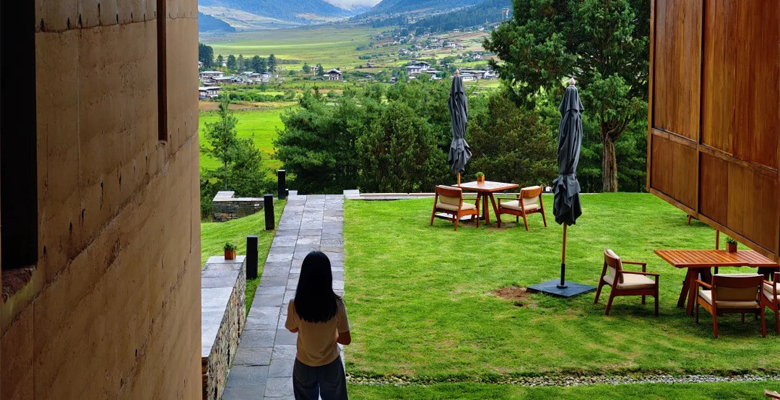Gangtey Lodge Bhutan Overlooking Green Valley