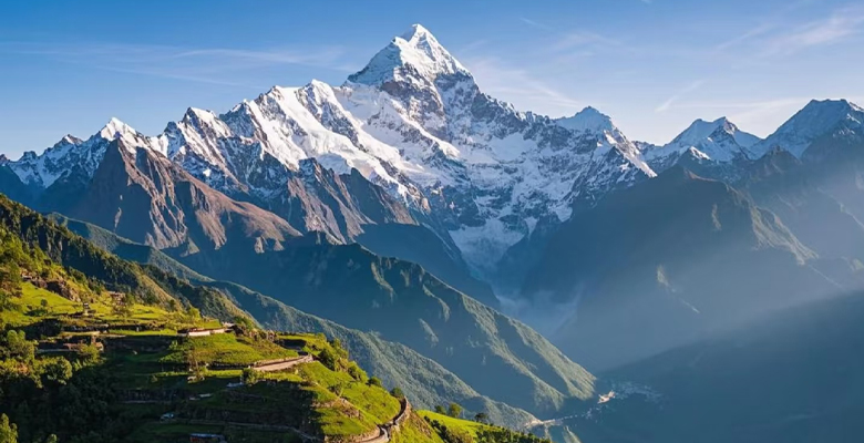 Annapurna trek with Himalayan peaks